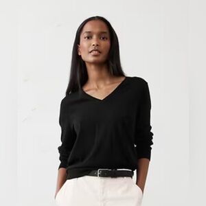 V-neck tunic lightweight sweater • Black, white, or berry, size medium